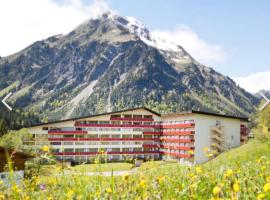 Aparthotel mittelberg mit Schwimmbad Kleinwalsertal, hotel v destinaci Mittelberg
