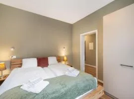 BetweenLakes Apartment ground fl