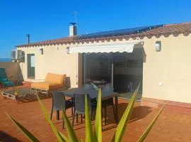 Sunny Relaxing Penthouse Costa Brava, Sea & Mountain Views, Huge Terrace, Fiber 1GB