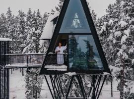 PAN Treetop Cabins, hotel in Åsnes
