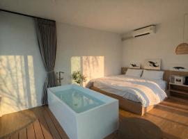 Feel Private Pool Villa, hotel di Ban Lam Praya Phai Rua