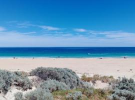 Sea Breeze Beach House - Secret Harbour, hotel a Secret Harbour