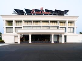 The Crystal Palace, hotel in Changanācheri