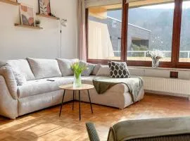 Helles 2 Zimmer Apartment mit Balkon und Tiefgarage