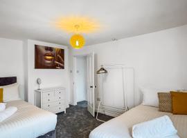 Sleeps 6 2Bed Home Bottesford Village Amaya Thirteen, Hotel in Bottesford