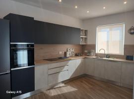 Harbour Haven - Marsaxlokk Seaside Apt with Balcony & Harbour Views, hotel a Marsaxlokk