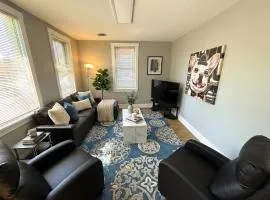 Cozy Walk up King Bed fast WiFi