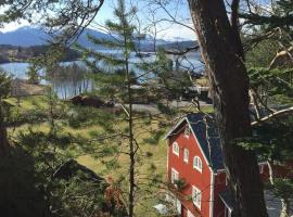 Charming Farmhouse From 1919 Near Kristiansund, Hotel in Kristiansund