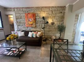 House With Pool Among Monferrato Vineyards, hotel a Ottiglio