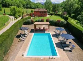 Large Villa With Pool And Sauna On Tuscan Estate