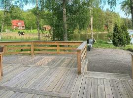 Newly Built Cottage By The Shore Of Lake Vättern, khách sạn ở Karlsborg