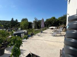 House 2 bedrooms 1 bathroom, hotell i Alzing