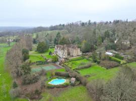 Haremere Hall - A Jacobean Estate of Grandeur、Etchinghamのホテル