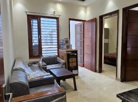 Rosevilla 2bhk, Hotel in Kharar