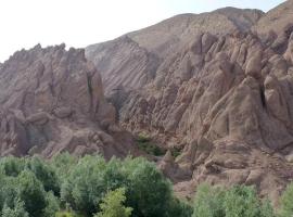 Red Rocks Guest House, hotel di Tamellalt