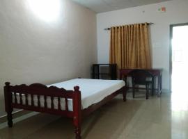 SPOT ON Sana Tourist Home, hotell i Kollam