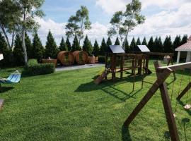 Mazurskie Wzgórze-Domki z basenem, hotel a Rydzewo