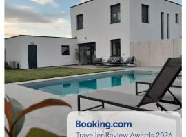 The Moment Luxury Suites, Hotel in Parndorf