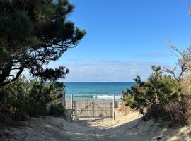 Viesnīca Secret Beach House MOKU pilsētā Fukutsu