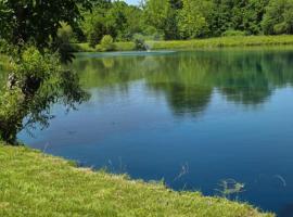 Lobofarms, hotel u gradu Centerview