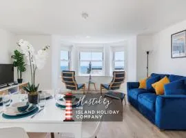 Beaumont - Stylish Brand New Apartment with Ocean Views Steps from Ventnor Beach, Award Winning Restaurants and Trails Perfect for Families and Couples for a Peaceful Coastal Escape