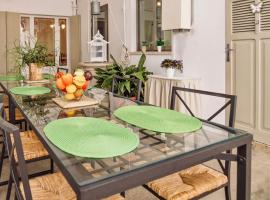 Spacious and cosy - village house, vilă din Santa Margalida