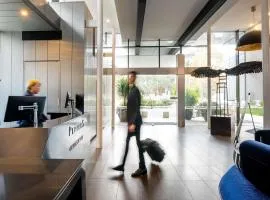 Peppers Gallery Hotel