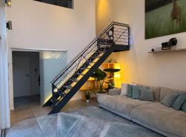 Exklusives Architektenhaus, Pool und Privateinfahrt، فندق في مونشنغلادباخ