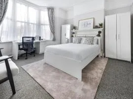 Cardiff City Guesthouse, Central Rooms, Fast Wi-Fi, On-Street Parking