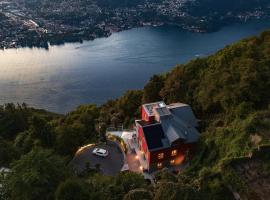 Villa Rossa - by MyHomeInComo, hotell i Brunate