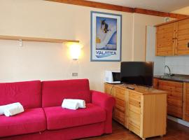 Hostdomus - Abeti Apartments, Hotel in Sauze di Cesana