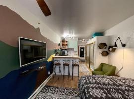 Sun Meadows Cozy Kirkwood Ski In out Studio, מלון בקירקווד