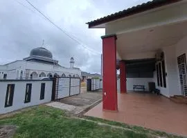 NikNa Homestay Batu Rakit - WIFI Netflix