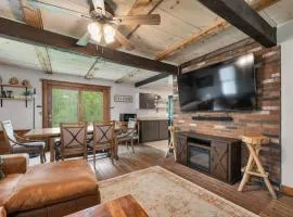 Cozy NH Retreat l HOT TUB 25min to Loon