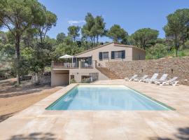 Casa La Vinya con parking y piscina, chal&eacute; alpino em Palafrugell