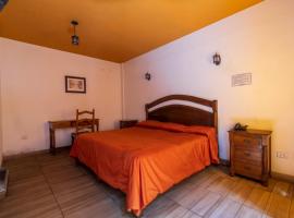 Mesón Real Hotel & Suites, hotel in San Roque