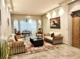 Spacious Apart, 2-min to beach & Old Souk，朱拜勒的飯店