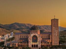 Terra Prometida - Casa a 1 minuto da Basílica, hotelli kohteessa Aparecida