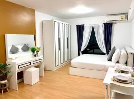 Stylish Phuket Old Town Condo Pool Gym Walk to All