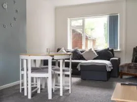 Noormak nights-Modern 3-Bed House-Business & Family Stays-Free Parking