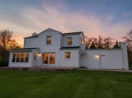 TheCreekHouse 5BR Sanctuary w Sunroom and Games