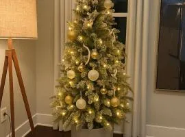 The Entertainment House Sleeps 8 Near Mall