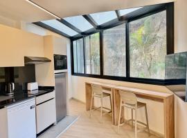 Les Jardins Kaslik, hotel a Al Bāţiyah