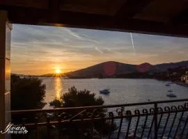 Apartments Villa Mirella 20 m from the sea - free parking