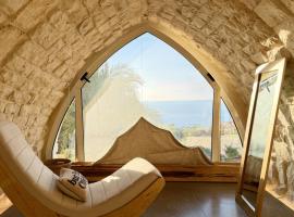 Marina 1BR - Heritage Stone Sea-View Home, Berbara, hotel i Al Ḩulwah