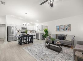 Walk to Saluki Recreational Center, Minnutes to Eastport With Golfcart, Hotel in Sumterville