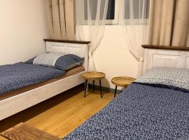 Rodinný dům se 4 ložnicemi a dvorkem, Hotel in Blučina