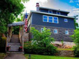 The Crossmon House by Swan Bay Adventures!, Hotel in Alexandria Bay