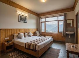 Biker Gang Hotel & Cafe Keylong Manali Leh Hwy، فندق في Kyelang