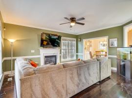 Wendell Home with Fenced Yard, Close to Raleigh, hotel v destinaci Knightdale